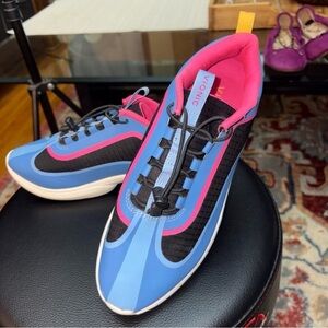 Vionic waterproof walking sneakers women 7.5M. Blue. Pink, black